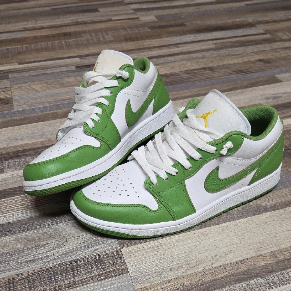 Jordan Low-Top Sneakers in White and Green